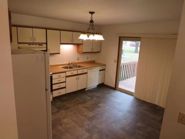 817 Dorbe St in Eau Claire, WI - Building Photo - Building Photo