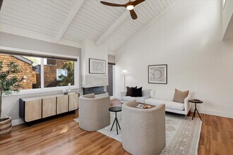 325 S Sierra Ave in Solana Beach, CA - Building Photo - Building Photo