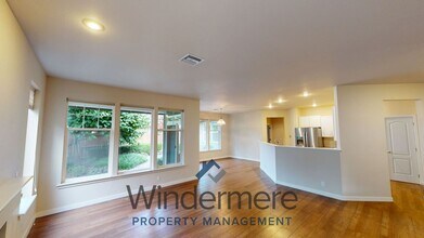 702 SE Creekside Dr in College Place, WA - Building Photo - Building Photo