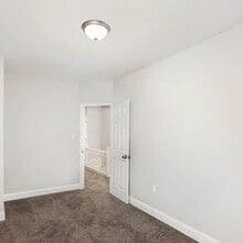 428 N Lakewood Ave, Unit Room 2 in Baltimore, MD - Building Photo - Building Photo