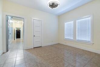 2806 Holman St in Houston, TX - Foto de edificio - Building Photo