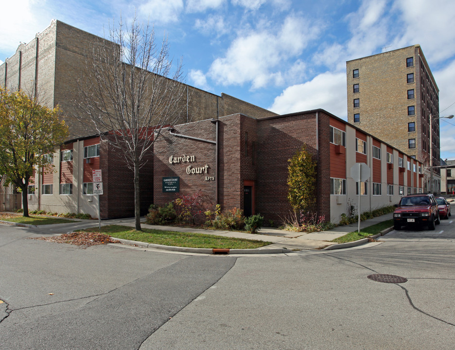 Garden Court Apartments in Kenosha, WI - Foto de edificio