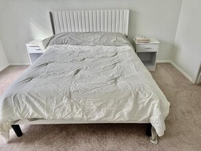 9481 Highland Oak Dr, Unit 413 in Tampa, FL - Foto de edificio - Building Photo