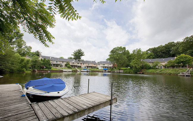 River Pointe Apartments in Mishawaka, IN - Building Photo - Building Photo