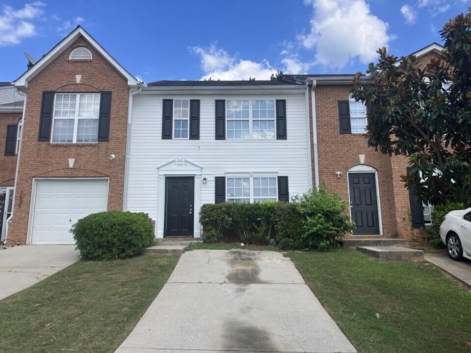 7700 Bernardo Dr in Riverdale, GA - Building Photo