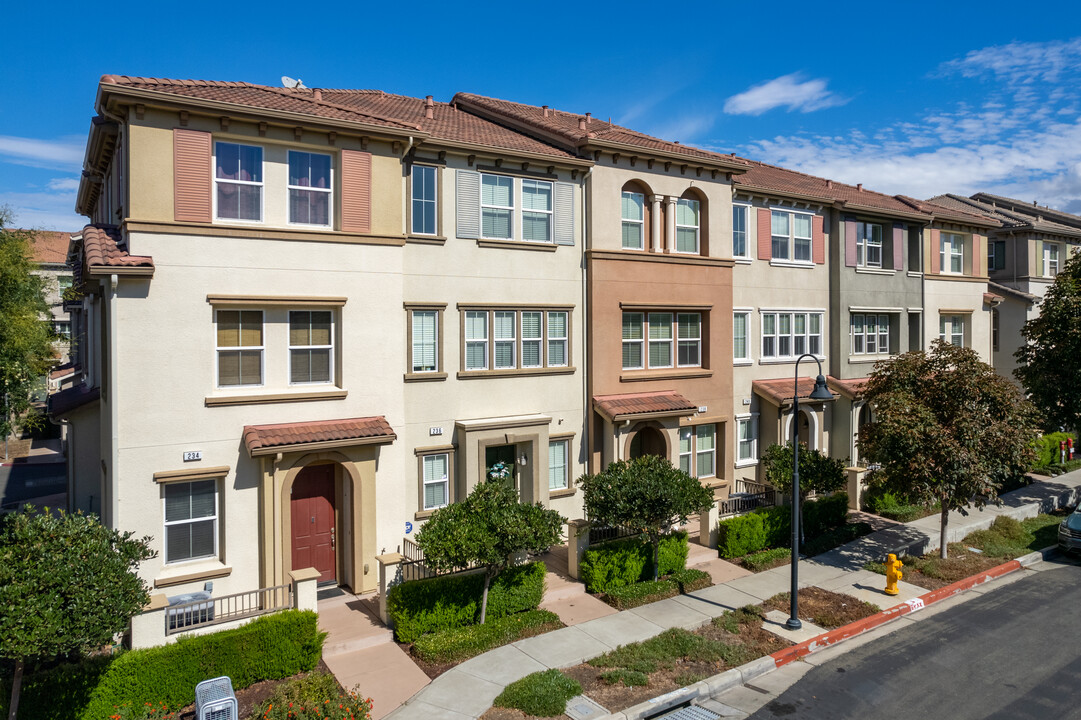 Burbank St in Hayward, CA - Foto de edificio