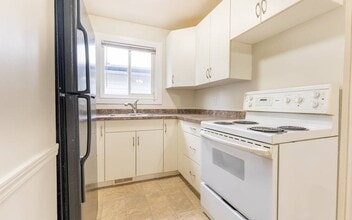809 Steeves Ave in Saskatoon, SK - Building Photo - Building Photo