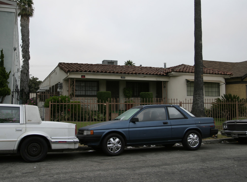 933 W 84th St in Los Angeles, CA - Building Photo