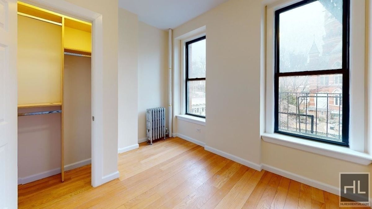 17 Greenwich Ave in New York, NY - Building Photo