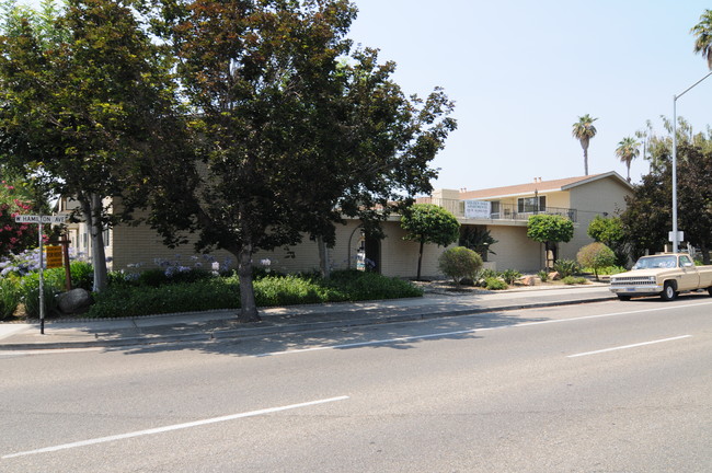 Golden Oak Apartments in Campbell, CA - Foto de edificio - Building Photo