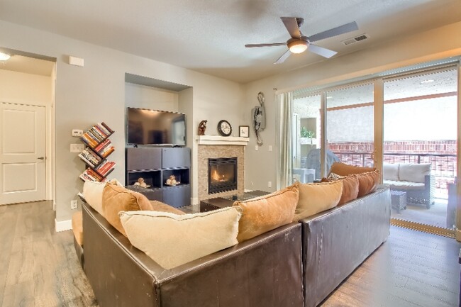 305 Inverness Way S in Englewood, CO - Building Photo - Building Photo