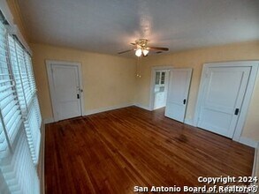 214 Funston Pl in San Antonio, TX - Building Photo - Building Photo