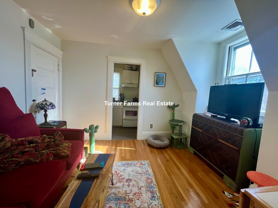 79 College Ave, Unit 4 in Somerville, MA - Foto de edificio