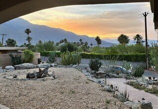 2800 Cholla Pl in Palm Springs, CA - Building Photo - Building Photo