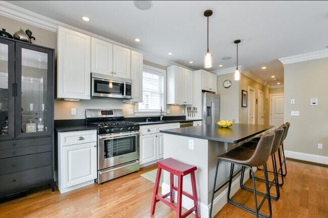 84 Linden St, Unit 1