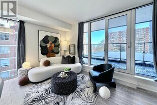 21 Park St E in Mississauga, ON - Building Photo