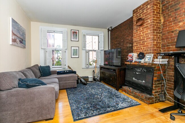 32 Irving St, Unit 1 in Boston, MA - Building Photo - Building Photo