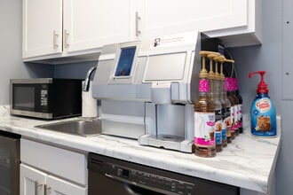 Western Hills in Colorado Springs, CO - Building Photo - Lobby