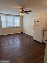 7122 Clinton Rd in Upper Darby, PA - Building Photo - Building Photo