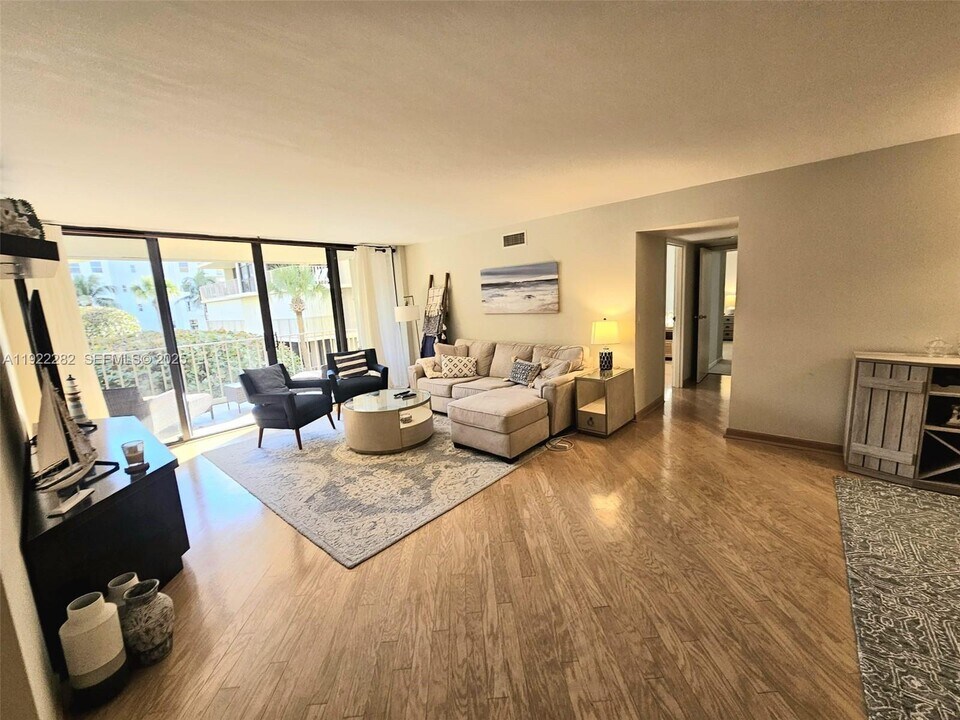 3200 S Ocean Blvd in Palm Beach, FL - Building Photo