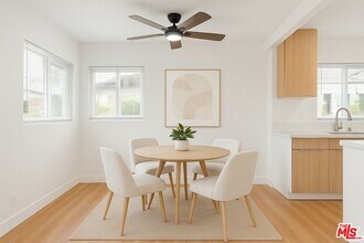 8440 Willoughby Ave in Los Angeles, CA - Foto de edificio - Building Photo