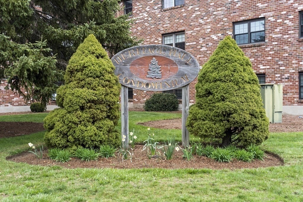 14b Mayberry Dr in Westborough, MA - Building Photo