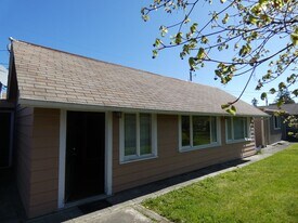529 W 6th St in Port Angeles, WA - Building Photo