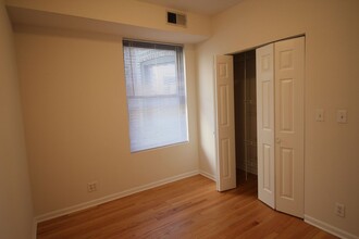 3320 W Lawrence Ave, Unit 2 in Chicago, IL - Building Photo - Building Photo
