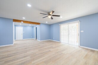 707 Norwood Ln in Hearne, TX - Building Photo - Building Photo