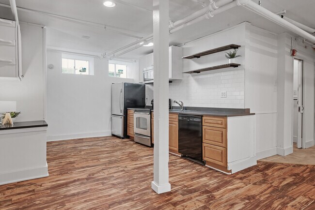 2449 Pillsbury Ave S, Unit 1 in Minneapolis, MN - Foto de edificio - Building Photo