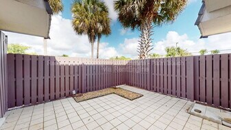 1921 N Congress Ave in West Palm Beach, FL - Building Photo