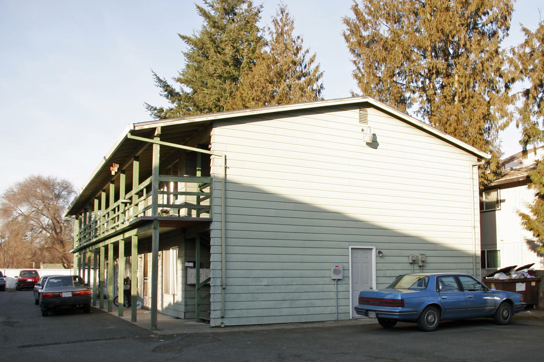 143 NW Jackson St in Hillsboro, OR - Foto de edificio