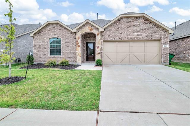 5916 Pensby Dr in Aubrey, TX - Building Photo