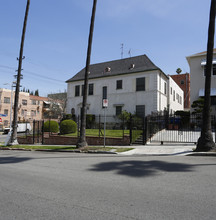 900 S Mariposa Ave in Los Angeles, CA - Building Photo - Building Photo