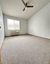 2427 Silverstone Dr in Carpentersville, IL - Building Photo - Building Photo