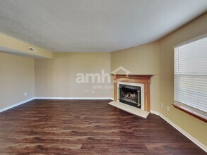 6739 Dorchester Dr in Zionsville, IN - Foto de edificio - Building Photo