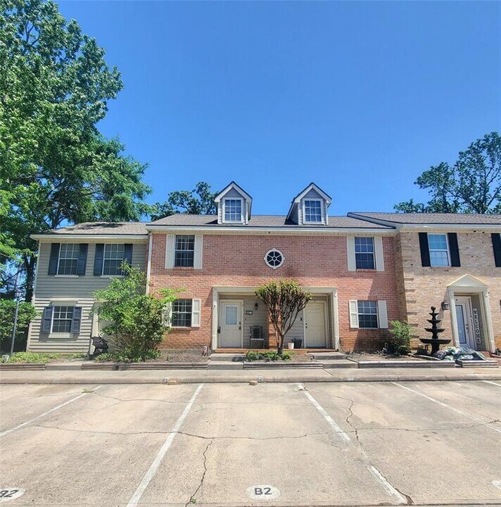 2030 Plantation Dr in Conroe, TX - Building Photo