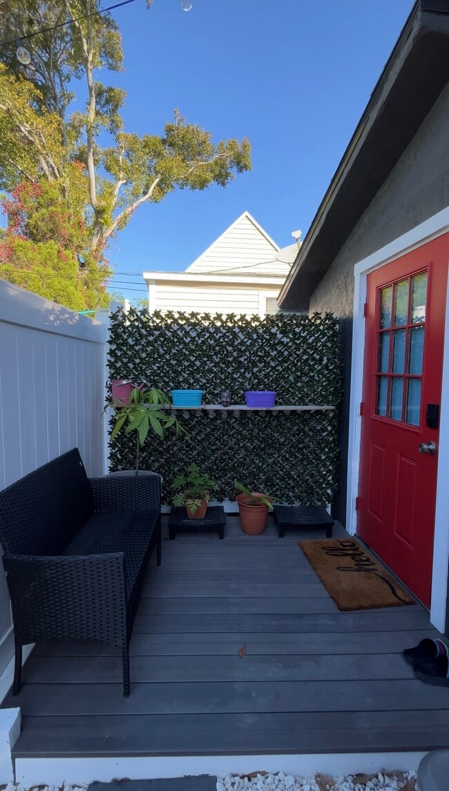 1034 Queen St N, Unit 1 in St. Petersburg, FL - Foto de edificio - Building Photo