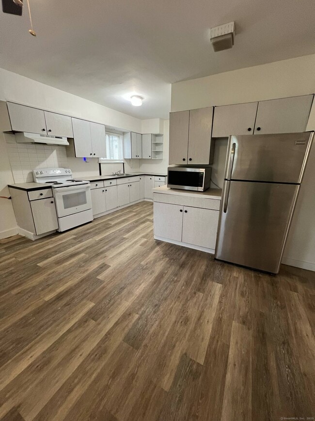 672 Elm St in New Haven, CT - Building Photo - Building Photo