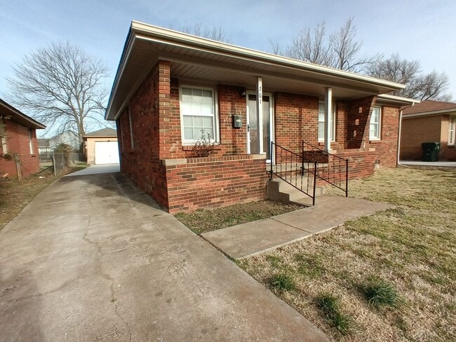 761 E Rose Dr in Midwest City, OK - Building Photo - Building Photo