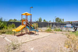 Hacienda Hills in North Las Vegas, NV - Foto de edificio - Building Photo