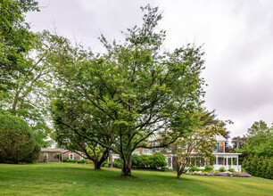 305 N Main St in Southampton, NY - Building Photo - Building Photo