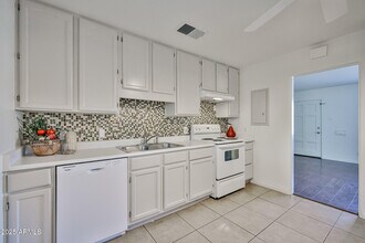 2221 W Clarendon Ave in Phoenix, AZ - Building Photo - Building Photo