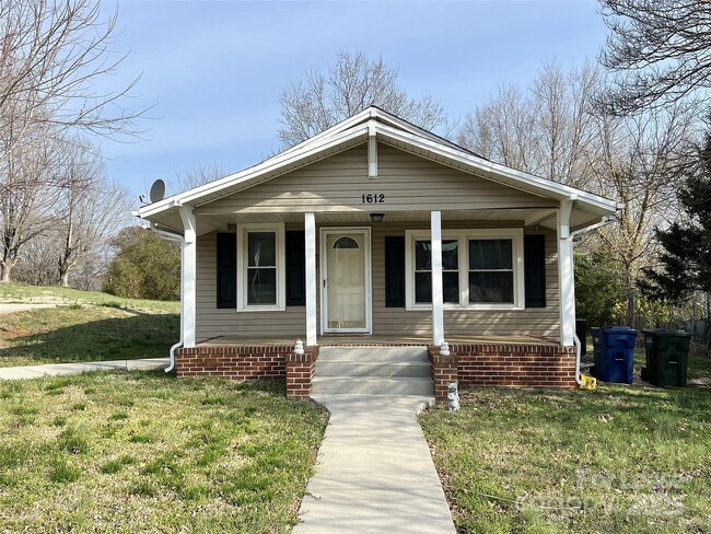 1612 Main Ave Dr NW in Hickory, NC - Building Photo - Building Photo