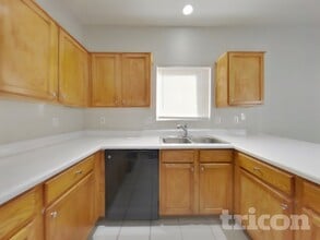 1750 W Union Hills Dr in Phoenix, AZ - Building Photo - Building Photo