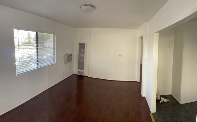 5660 Case Ave, Unit B in North Hollywood, CA - Building Photo - Building Photo