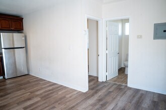 5859 Wall St, Unit 2 in Los Angeles, CA - Building Photo - Building Photo