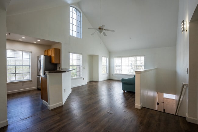 8973 Lee Vista Blvd in Orlando, FL - Building Photo - Building Photo