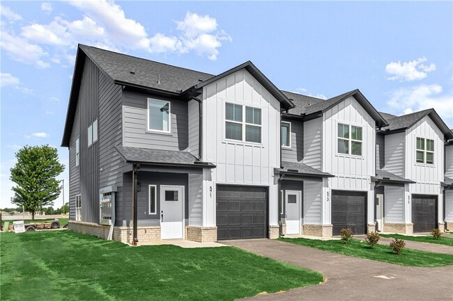 property at 547 W Pickens Rd