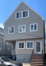 5 Lowden Ave, Unit 5 in Somerville, MA - Foto de edificio - Building Photo